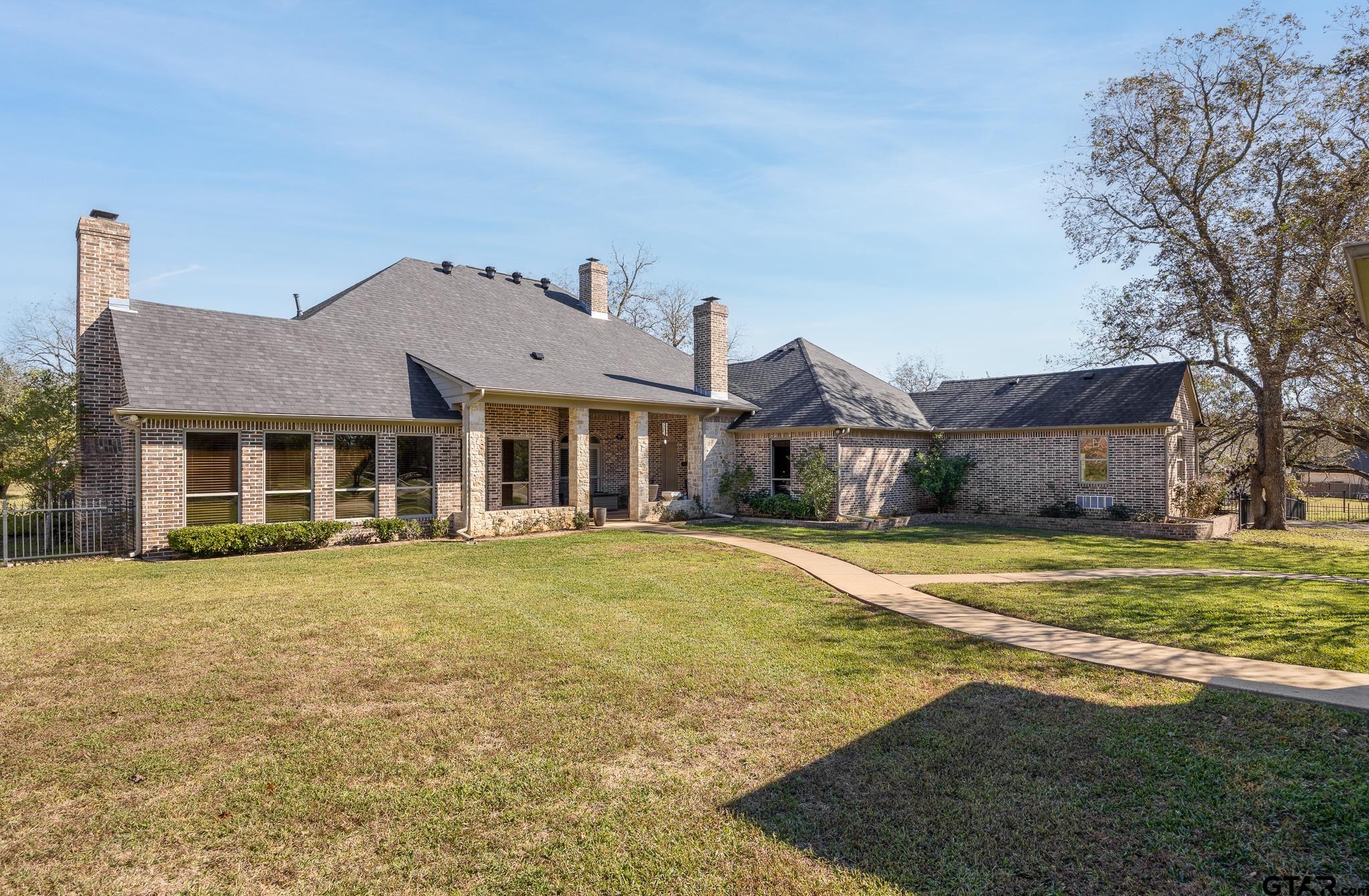 108 Pecan Valley Dr