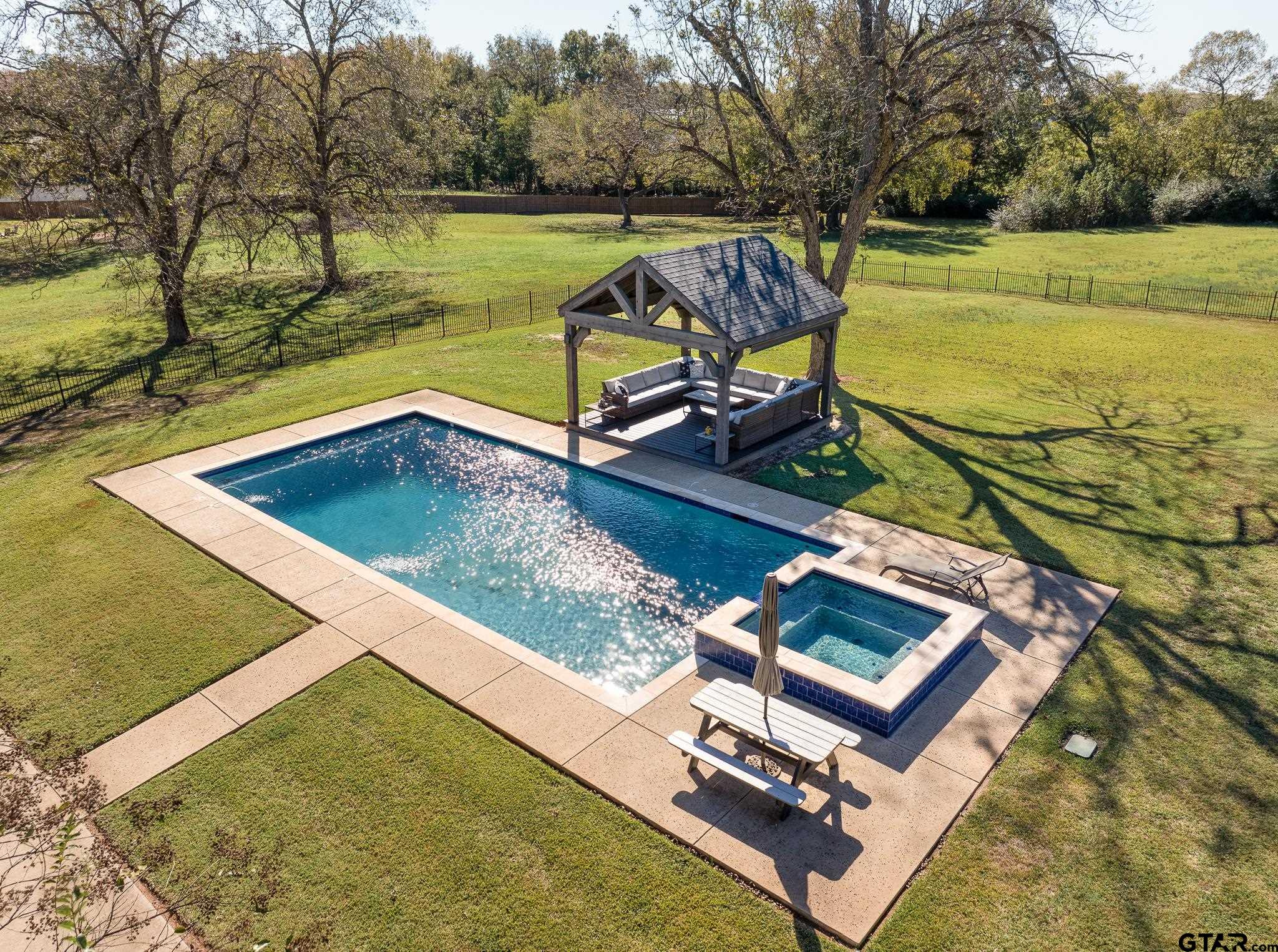 108 Pecan Valley Dr