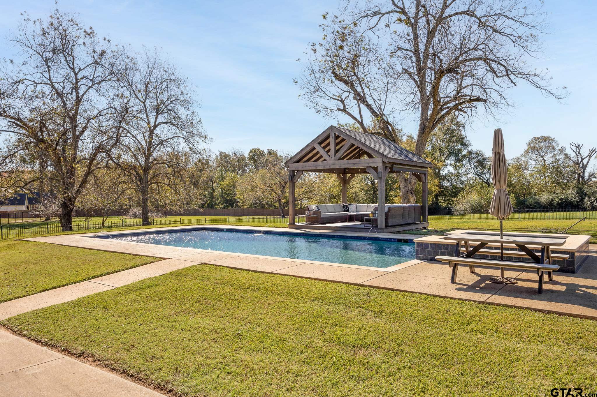 108 Pecan Valley Dr