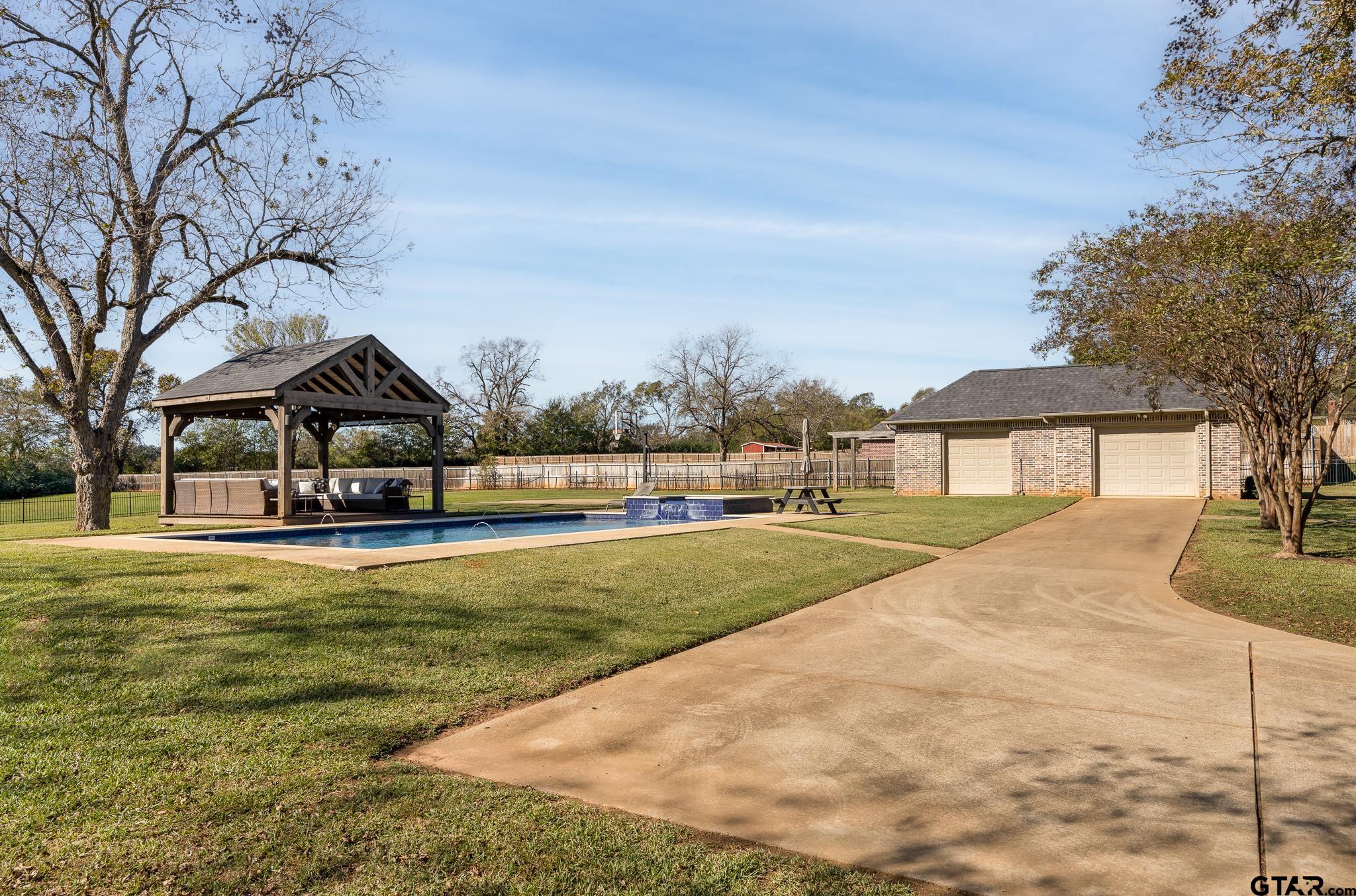 108 Pecan Valley Dr