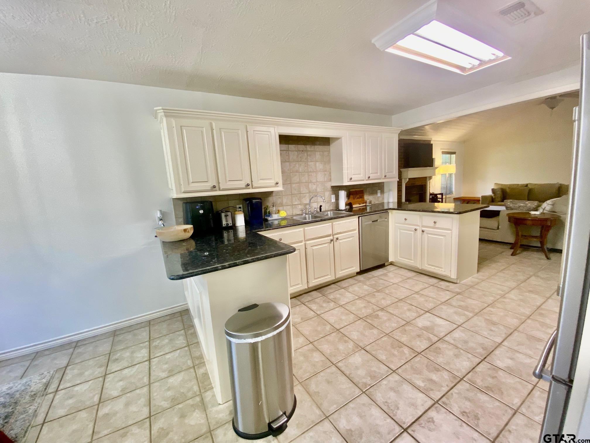 403 Aspen Bend Street, Crockett, Texas image 7