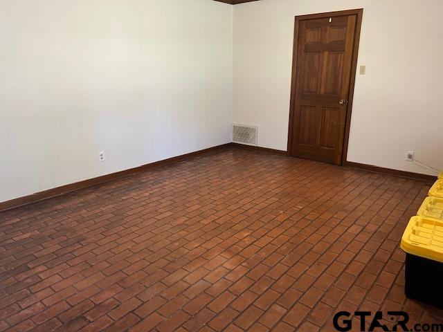 Room located between the 2nd living room and the kitchen.