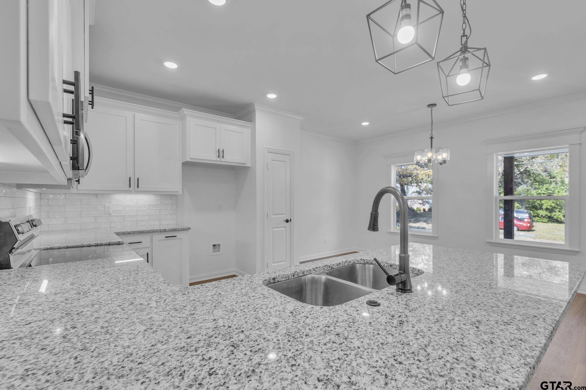 1410 W Connally St, Tyler, Texas image 9