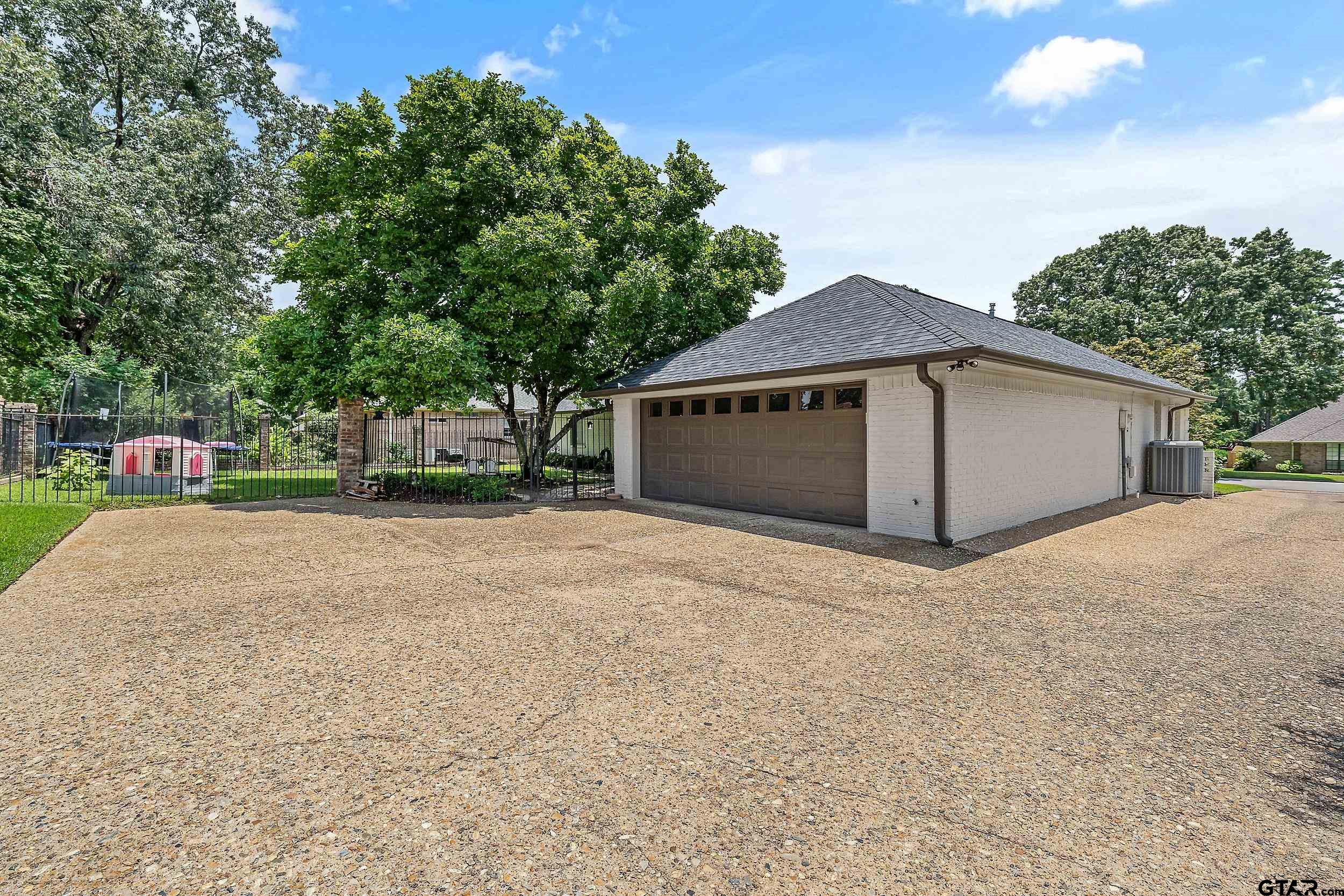 7002 Hollytree Cir, Tyler, Texas image 32